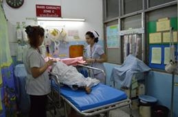 สาวพิการ  เข้ารักษาตัวที่โรงพยาบาล