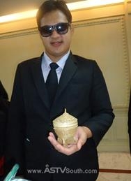 สุรเดช สุริยวานิช นักศึกษารางวัลพระราชทานระดับอุดมศึกษา การศึกษา 2555 (ประเภทคนพิการ) จากมหาวิทยาลัยราชภัฏสงขลา
