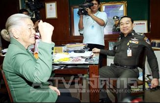 น.ส.ศรวรรณ ศิริสุนทรินทร์ หรือป้าเช็ง อายุ 72 ปี  หรือ ป้าเช็ง ผู้ผลิตและจำหน่ายน้ำหมักมหาบำบัด และยาหยอดตาเจียรนัยเพชร ผ่านทางสถานีโทรทัศน์ดาวเทียม ช่อง "ซุปเปอร์เช็ง" 