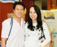คู่ว่าที่ คุณพ่อและคุณที่เข้าร่วม อบรมเชิงปฏิบัติการ“เอส-26 มัมโกลด์ 5 สัมผัสสร้างลูกฉลาดตั้งแต่ในครรภ์”