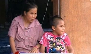 ป้าแพะกับลูกชายร่างกายพิการเดินไม่ได้