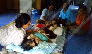 สาว 17 ปี ป่วยเป็นเจ้าหญิงนิทรา  มีคุณแม่คอยดูแลอยู่ไม่ห่าง