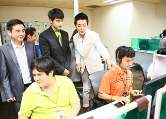 เจมส์ จิรายุ เข้าดูคนพิการทางสายตาทำงานเป็น Call Center