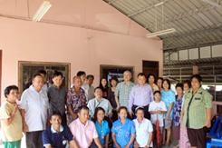 ภาพหมู่คณะกรรมาธิการการพัฒนาสังคมและกิจการเด็ก เยาวชน สตรี ผู้สูงอายุ คนพิการและผู้ด้อยโอกาส วุฒิสภา ลงพื้นที่การศึกษาดูงาน ณ ศูนย์การเรียนรู้เพื่อการฟื้นฟูและพัฒนาคนพิการโดยชุมชน