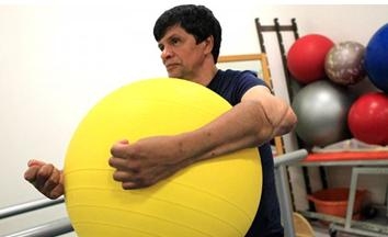 นายกาเบียล กรานาโดส วัย 53 ปี