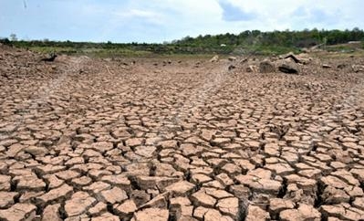 พื้นดินแตกระแหง