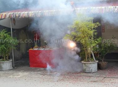 จุดประทัดช่วงตรุษจีน