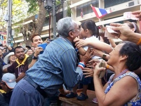 ภาพ เด็กๆ ในที่ชุมนุม