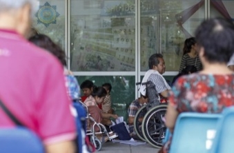 กลุ่มคนพิการนั่งรถเข็น