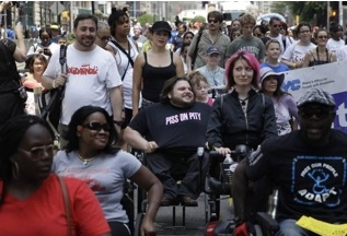 สีสันพาเหรดคนพิการในนิวยอร์ก