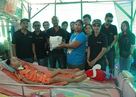 กลุ่มกระบะรวมตัวช่วยเหลือเด็กพิการ