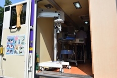 เครื่องมือการแพทย์ภายในรถผ่าตัดเคลื่อนที่