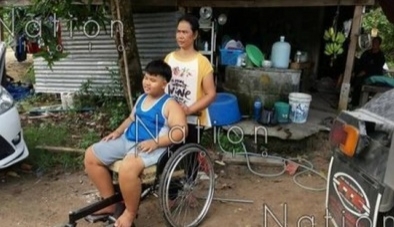ด.ช.ประพันธ์ คันสร หรือน้องชาน อายุ 10 ขวบ พิการนั่งรถเข็น