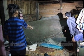 เจ้าหน้าที่ตำรวจเข้าตรวจสอบที่เกิดเหตุ