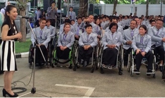 นางสาวกัญจนา ศิลปอาชา ประธานมูลนิธิพัฒนาคนพิการไทยและผู้แทนมูลนิธิบรรหาร-แจ่มใส ศิลปอาชา กล่าวอวยพรแด่นักกีฬาคนพิการ