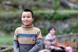 โมหลินเด็กชายชาวจีนวัย 13 ปี ยิ้มด้วยสีหน้าที่สดใส