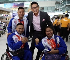 จุตินันท์ ภิรมย์ภักดี ประธานคณะกรรมการพาราลิมปิกแห่งประเทศไทย มาร่วมส่งและให้กำลังใจนักกีฬาคนพิการทีมชาติไทย