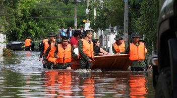 ชุดเฉพาะกิจกองทัพบกช่วยเหลือประชาชนผู้ประสบภัยน้ำท่วม