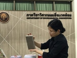 มจธ. จับมือ “ตาวิเศษ” แยกขยะถ่านไฟฉายเก่า สู่อิฐทางเดินคนพิการสายตา