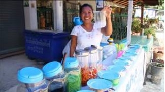 นางจิตติมา เวลล์แมน อายุ 44 ปี เปิดร้านน้ำแข็งไส “คนใจบุญ”