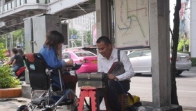 นลัทพร ไกรฤกษ์ นักข่าวหญิงใช้วีลแชร์ในการทำงานภาคสนาม