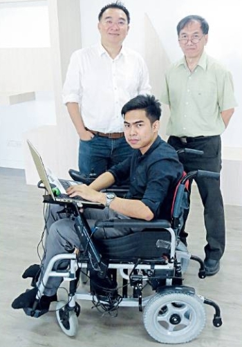 วีลแชร์ไฟฟ้าควบคุมด้วยสายตา คว้ารางวัลนวัตกรรมระดับโลก