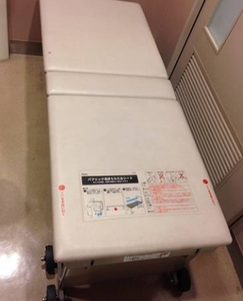 เมื่อผู้พิการต้องขึ้นเครื่องบิน ถึงที่หมายแต่วีลแชร์ล้อหลุด