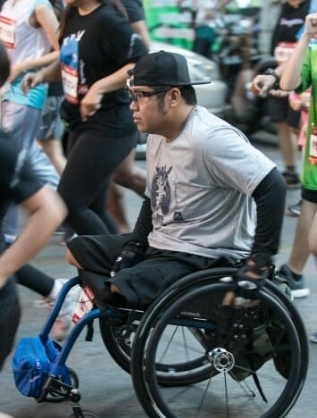 ทราบชื่อแล้ว!! ยิงตัวตายปริศนาใต้สะพาน เป็นหนุ่มพิการไฮโซชื่อดัง ชาว ต.แม่เหียะ