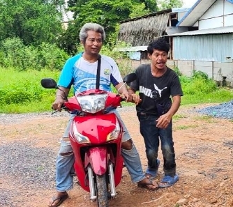 นครนายก – หนุ่มขาพิการบริการนวดฟรี ขอทำดีช่วยเหลือคนเมื่อย