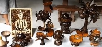 หนุ่มที่จังหวัดประจวบคีรีขันธ์ แม้จะเดินไม่ได้แต่ใจสู้ ประดิษฐ์งานจากกะลามะพร้าว เป็นผลิตภัณฑ์ต่างๆ เพื่อจำหน่าย สร้างรายได้เลี้ยงชีพ