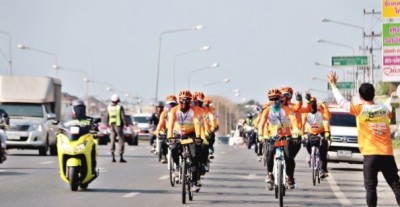 ผู้พิการและนักปั่นจิตอาสาระดมทุนสานฝัน