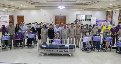 ขนส่ง.สระแก้ว ร่วม สธ.และรพ.ยุพราชสระแก้ว มอบอุปกรณ์ช่วยเหลือผู้พิการที่เกิดจากการใช้รถใช้ถนน