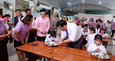 ท่านชายวัชเรศร วิวัชรวงศ์ ให้กำลังใจน้องผู้พิการทางสายตา น้ำใจแห่งความเมตตาให้น้องๆ นักเรียน