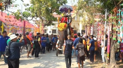 เศรษฐีขอนแก่น โปรยทานร่วม 3 แสน มอบเงินคนพิการ-ยากไร้