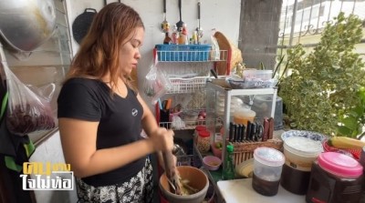 “วิว” ลูกพิการตั้งแต่เกิด หมอบอกอยู่ได้ 5 ปี สู้ขายส้มตำหารายได้เลี้ยงลูกมา 12 ปีแล้ว ไม่ว่าลูกจะเป็นยังไง แม่พร้อมดูแลตลอดไป!