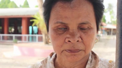 สุดเลว ลุง ป้าพิการเร่ขายปลาหมึกย่างถูกฉกกินฟรีประจำ