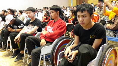 ยิ้มแก้มปริ พม.จ.หนองคาย แจกของขวัญปีใหม่ “คนพิการ” เนื่องในวันคนพิการสากล ปี 60