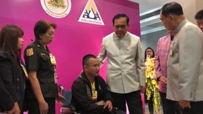 นายกฯ ชมไอเดียใช้วัสดุธรรมชาติแทนโฟมลดขยะ แนะต่อยอดให้แพร่หลาย