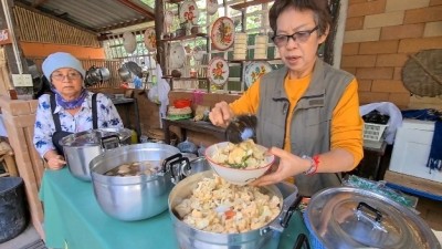 ร้านอาหารสายบุญลำปางเปลี่ยนเมนู ทำแกงถุงมังสวิรัติต้านโควิด ราคาถูก-คนพิการเดือดร้อนกินฟรี