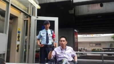 หนุ่มพิการ สุดงง!! ขึ้นรถไฟฟ้าต้องกรอกข้อมูล ลั่นอย่าทำให้ผมเป็นคนประหลาด