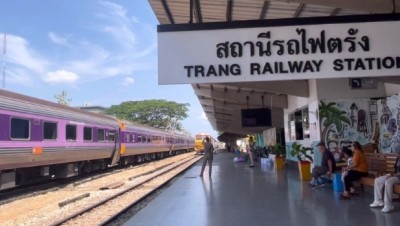โอดต้องคลานขึ้นรถไฟ คนพิการตรังจ่อยื่นหนังสือรฟท. ขอคืนตู้พิเศษ ร้องอดีตผู้ว่าฯแล้วแต่กริบ