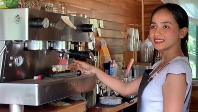 สาวพิการทางการได้ยิน สู้ชีวิตเปิดร้านขายน้ำ ใช้วิธีอ่านปากลูกค้ารับออเดอร์