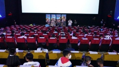 เอส เอฟ-มูลนิธิด้วยกันฯ จัดฉายภาพยนตร์ “ฟู้ดทรัค ลัก(รัก)หมูเด้ง” พร้อมแอปพลิเคชัน “พรรณนา” เพื่อส่งต่อความสุขให้ผู้พิการทางการเห็น