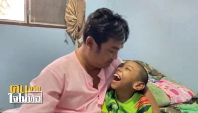 หนุ่มใจบุญ! “เรวัติ” รับเลี้ยงเด็กสมองพิการ หลังเพื่อนที่เป็นแม่เด็กเสียชีวิต ไร้ญาติขาดที่พึ่ง!