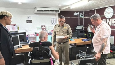 นั่งวีลแชร์แจ้งความ! หนุ่มอังกฤษใช้บริการสาวคลายเหงา ถูกรูดทรัพย์เกลี้ยง