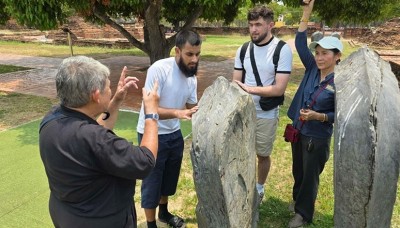 2 อินฟลูฯผู้พิการทางสายตาจากอังกฤษ บินลัดฟ้าสัมผัสมรดกโลกที่อยุธยา