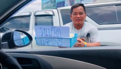 ต้นทุนไม่เท่ากัน แต่น้ำใจเหลือล้น ชายพิการ เดินแจกแซนด์วิชฟรีวันเกิด