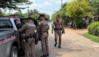 ตร.บุรีรัมย์บุกชาร์จรวบหนุ่มคลั่ง เมาอาละวาดขู่ทำร้ายแม่พิการ ชาวบ้านผวาหนัก
