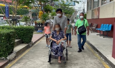 แม่พิการพาลูกเด็กพิเศษเข้าแจ้งความ ถูกขาใหญ่พังประตูบุกบ้านขู่ทำร้าย