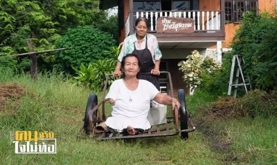 นักสู้แขนเดียว! “ป้าหนูเล็ก” แม้แขนขาพิการ ไม่ยอมจำนนต่อโชคชะตา สู้ขายกล้วยทอดหารายได้ ไม่อยากเป็นภาระใคร